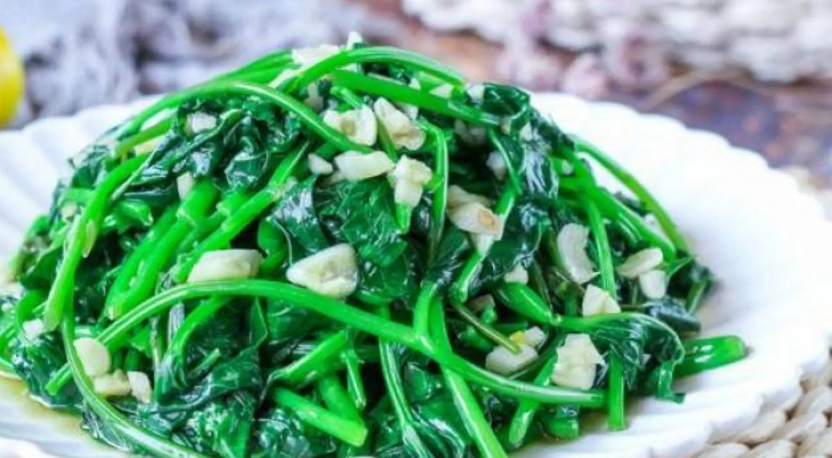 Loại rau từng dùng dùng chống đói nay lại là ‘nhân sâm của người nghèo’: Giá chỉ 25.000 đồng/kg, được bán bạt ngàn ngoài chợ