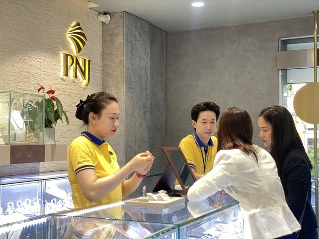 Công ty vàng bạc đá quý Phú Nhuận có dấu hiệu vi phạm hình sự ảnh 1