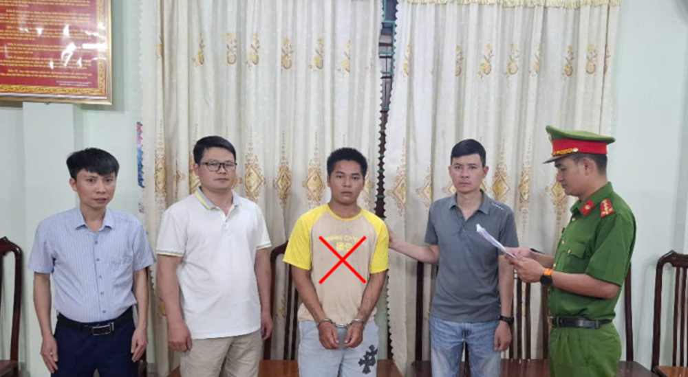 Bắt khẩn cấp đối tượng hiếp dâm bé gái 15 tuổi - ảnh 1