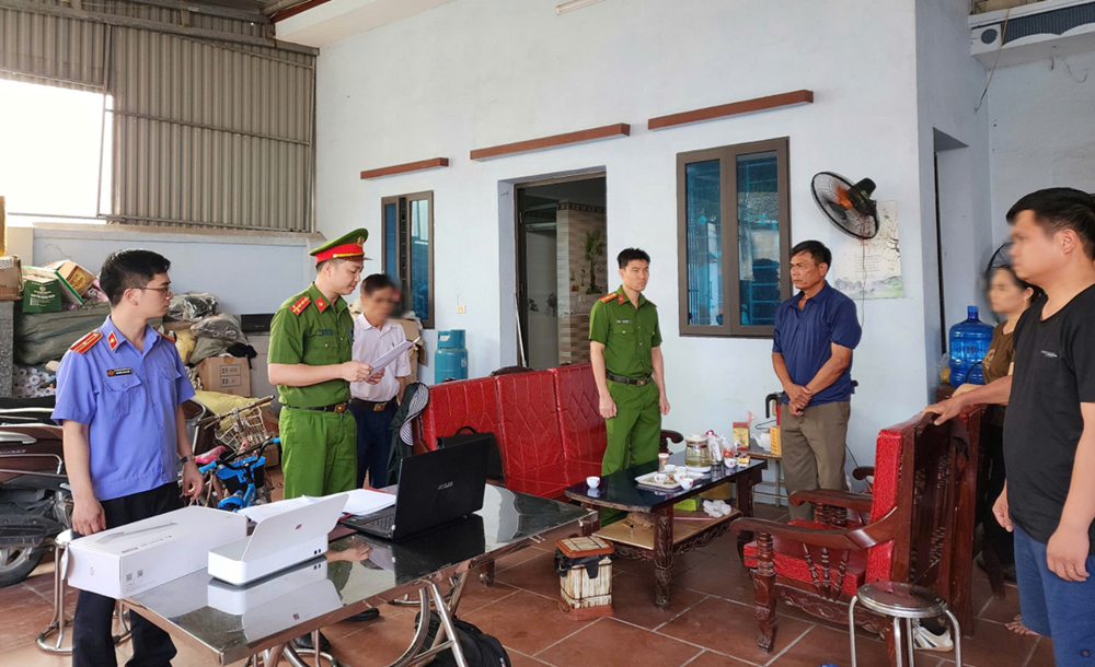 Khám xét nơi ở, bắt một nguyên chủ tịch xã - ảnh 1