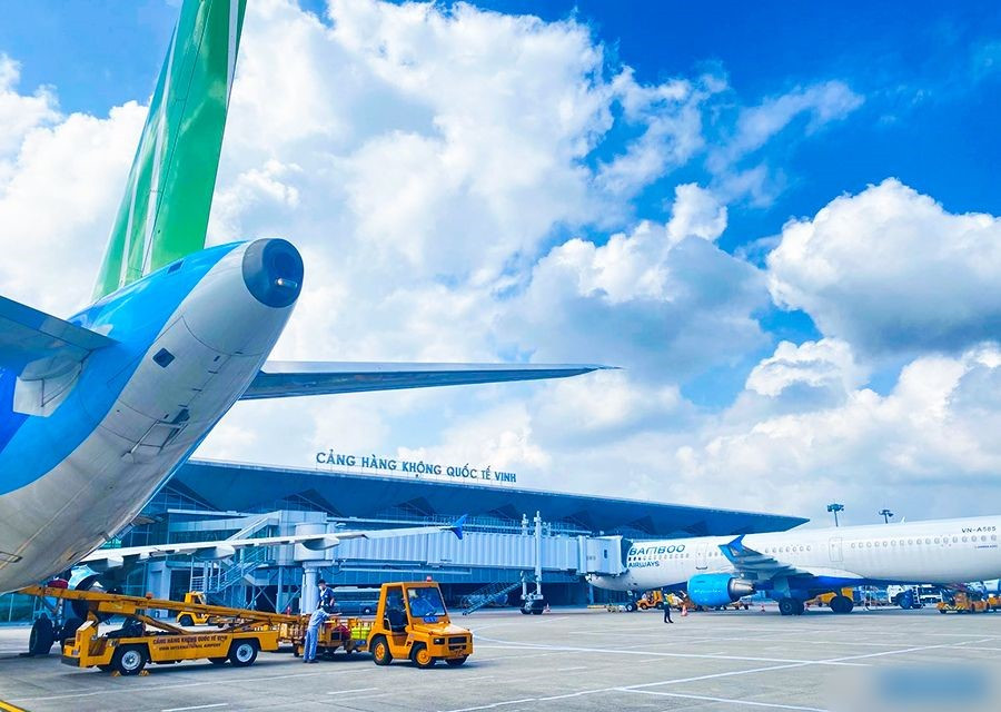 Hai sân bay quốc tế của Việt Nam tạm đóng cửa trong mùa du lịch cao điểm, doanh nghiệp lữ hành khẩn trương tìm giải pháp - ảnh 1