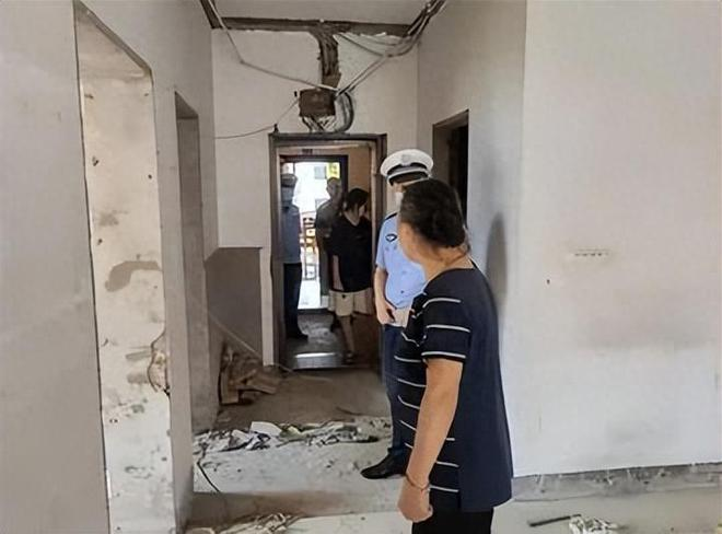 Phát hiện 216 tỷ đồng tiền mặt giấu kín trong bức tường tại nhà cũ của 1 bác sĩ - ảnh 3