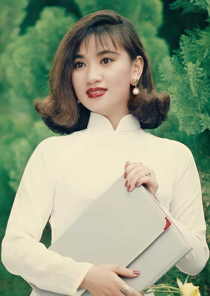 Nữ hoàng ảnh lịch thập niên 90 được ví là 'quả bom sexy', từng nhận cát-xê 15 cây vàng, 'người tình duy nhất' của tài tử điện ảnh nổi tiếng cả nước - ảnh 8