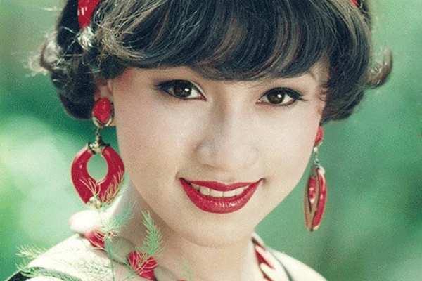 Nữ hoàng ảnh lịch thập niên 90 được ví là 'quả bom sexy', từng nhận cát-xê 15 cây vàng, 'người tình duy nhất' của tài tử điện ảnh nổi tiếng cả nước - ảnh 2