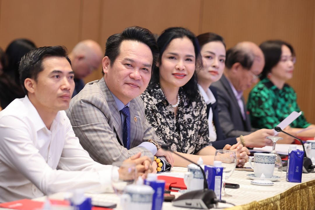 TỔNG THUẬT: Tọa đàm của Thủ tướng Chính phủ với doanh nghiệp về phát triển kinh tế tư nhân- Ảnh 9. TỔNG THUẬT: Tọa đàm của Thủ tướng Chính phủ với doanh nghiệp về phát triển kinh tế tư nhân- Ảnh 9.