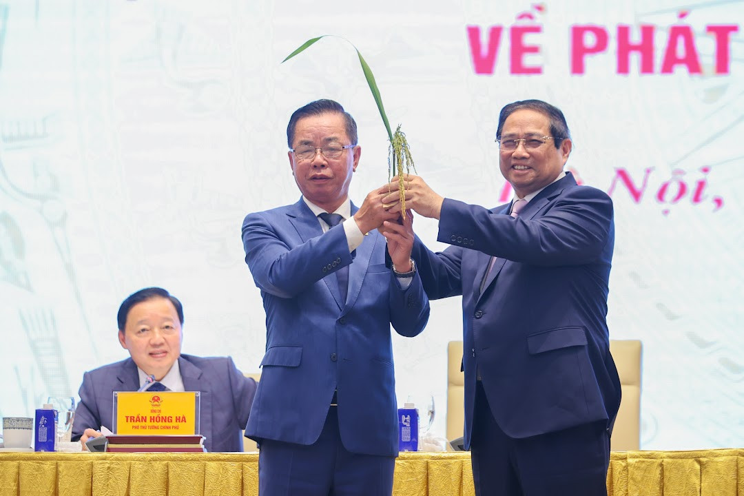 TỔNG THUẬT: Tọa đàm của Thủ tướng Chính phủ với doanh nghiệp về phát triển kinh tế tư nhân- Ảnh 14. TỔNG THUẬT: Tọa đàm của Thủ tướng Chính phủ với doanh nghiệp về phát triển kinh tế tư nhân- Ảnh 14.