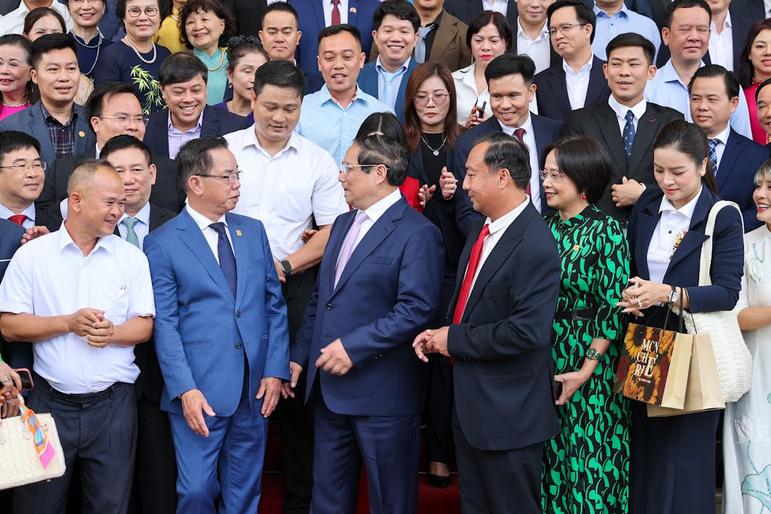 TỔNG THUẬT: Tọa đàm của Thủ tướng Chính phủ với doanh nghiệp về phát triển kinh tế tư nhân- Ảnh 29. TỔNG THUẬT: Tọa đàm của Thủ tướng Chính phủ với doanh nghiệp về phát triển kinh tế tư nhân- Ảnh 29.