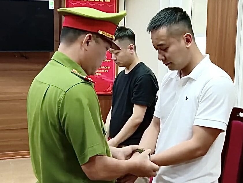 Quang Linh Vlogs bị khởi tố, bắt tạm giam, người thân cận nói thẳng tình trạng căng thẳng tại trang trại sản xuất tại châu Phi