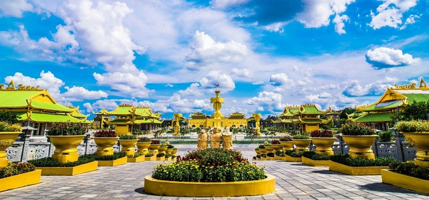 Hôm nay (1/6), KDL Đại Nam của ông Huỳnh Uy Dũng chính thức tung ưu đãi đặc biệt với hàng nghìn khách tham quan