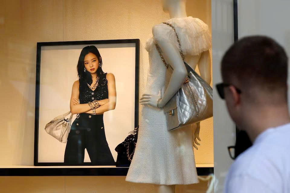 Hãy tư duy 50 năm chứ không phải 5 năm: Không đi thuê cửa hàng, Chanel âm thầm ôm đất vàng, xây dựng đế chế bất động sản trải khắp toàn cầu - ảnh 2