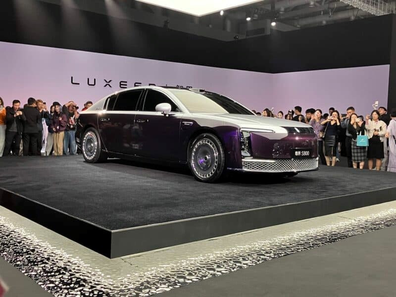 Huawei tung xe điện giá hơn 1 triệu tệ, đặt mục tiêu đánh bại Mercedes-Benz ở thị trường tỷ dân - ảnh 2