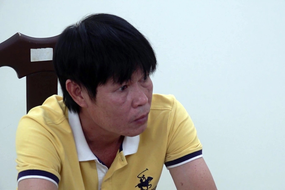 Bắt tạm giam, khám xét nơi ở của cựu cầu thủ Việt Nam nổi tiếng, ‘vua phá lưới’ một thời - ảnh 2