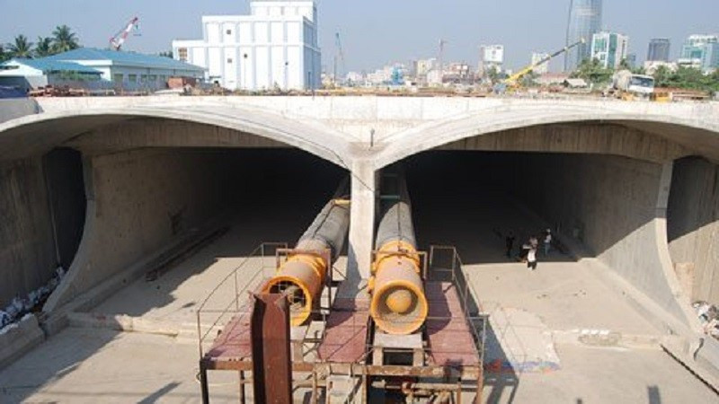 Đốt hầm lớn nhất Đông Nam Á nặng 27.000 tấn chìm sâu xuống nước sau một tiếng rầm lớn, 1.500 người Việt Nam làm nên kỳ tích - ảnh 2
