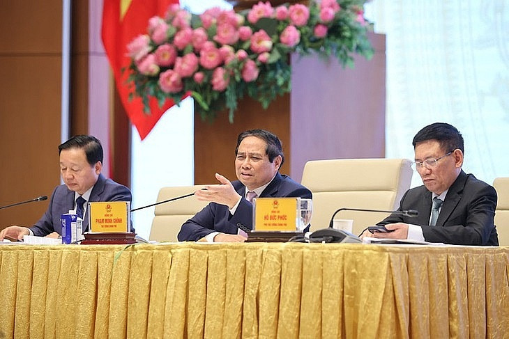 Thủ tướng Phạm Minh Chính trực tiếp trao đổi, trả lời nhiều kiến nghị, đề xuất của doanh nghiệp - Ảnh: VGP