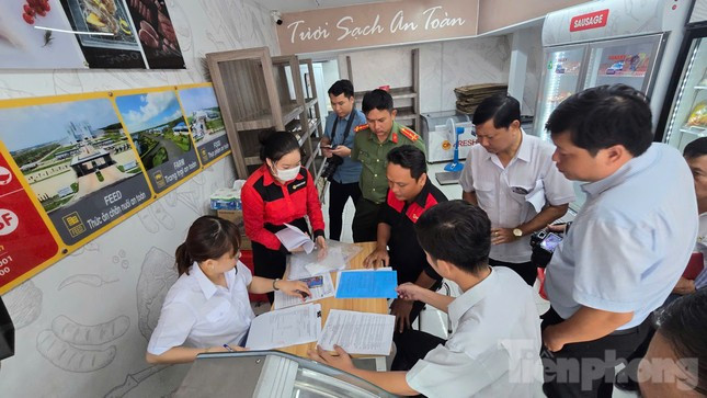 Người tố cáo C.P bán 'thịt bẩn' bị chấm dứt hợp đồng lao động từ hôm nay ảnh 1