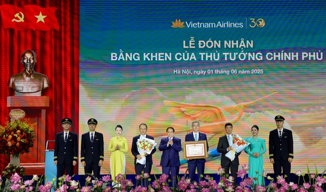Thủ tướng: Vietnam Airlines góp phần nâng vị thế quốc gia trên trường quốc tế ảnh 1