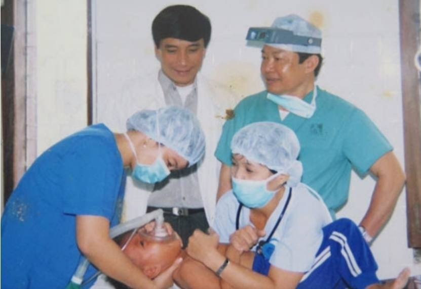 Bác sĩ Việt Nam từng gây chấn động truyền thông thế giới bởi 1 ca phẫu thuật vừa qua đời - ảnh 2