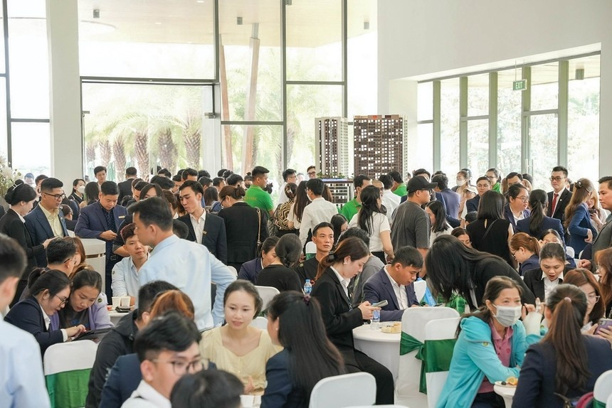 Giá tăng gấp 4 lần, hàng loạt 'suất ngoại giao' trôi nổi: Ai đang thật sự ở nhà xã hội?