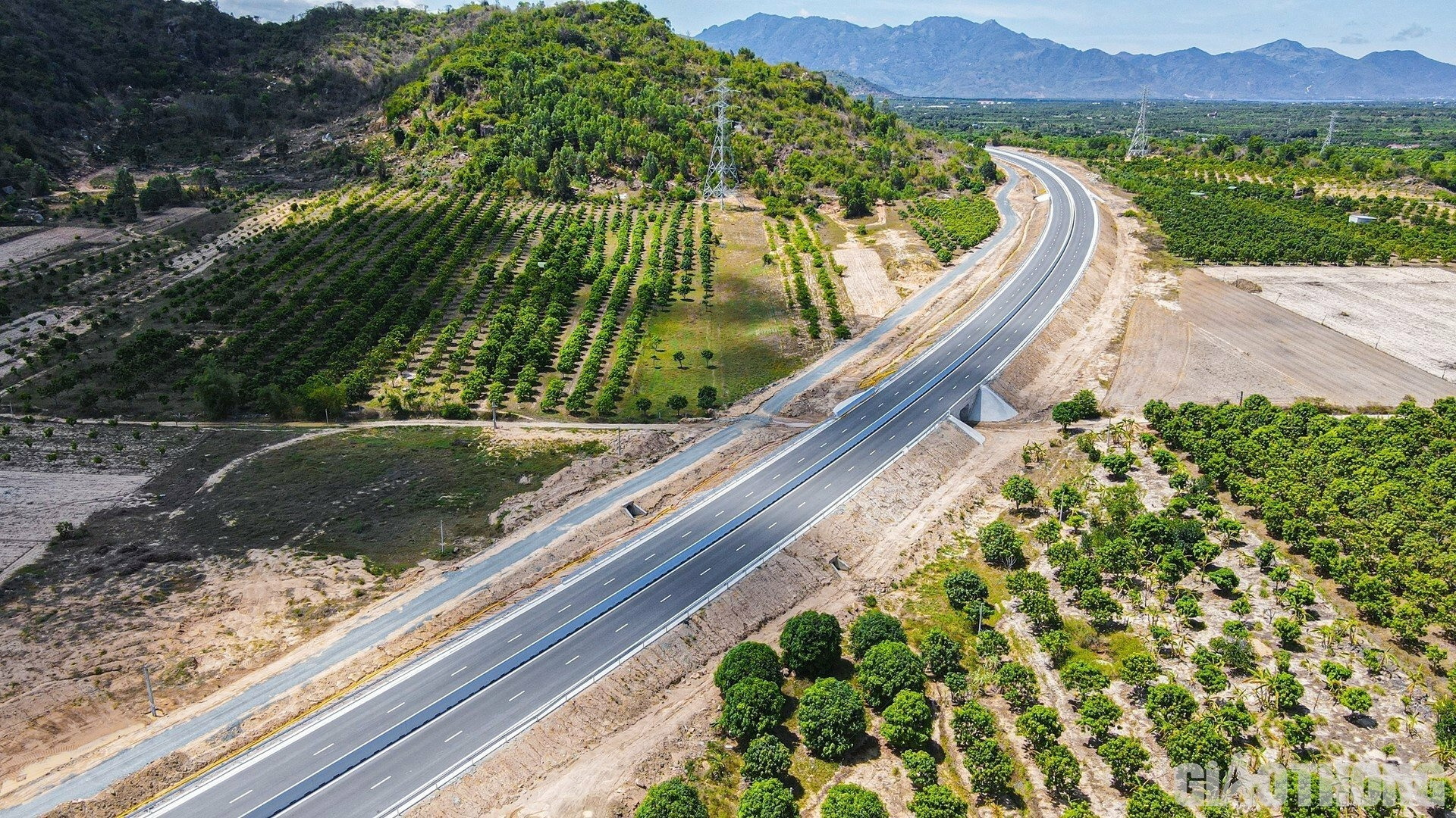Tập đoàn Sơn Hải gửi cam kết đến Chính phủ, muốn hoàn thiện hơn 260km thuộc tuyến cao tốc chạy dọc đất nước- Ảnh 2. Tập đoàn Sơn Hải gửi cam kết đến Chính phủ, muốn hoàn thiện hơn 260km thuộc tuyến cao tốc chạy dọc đất nước- Ảnh 2.