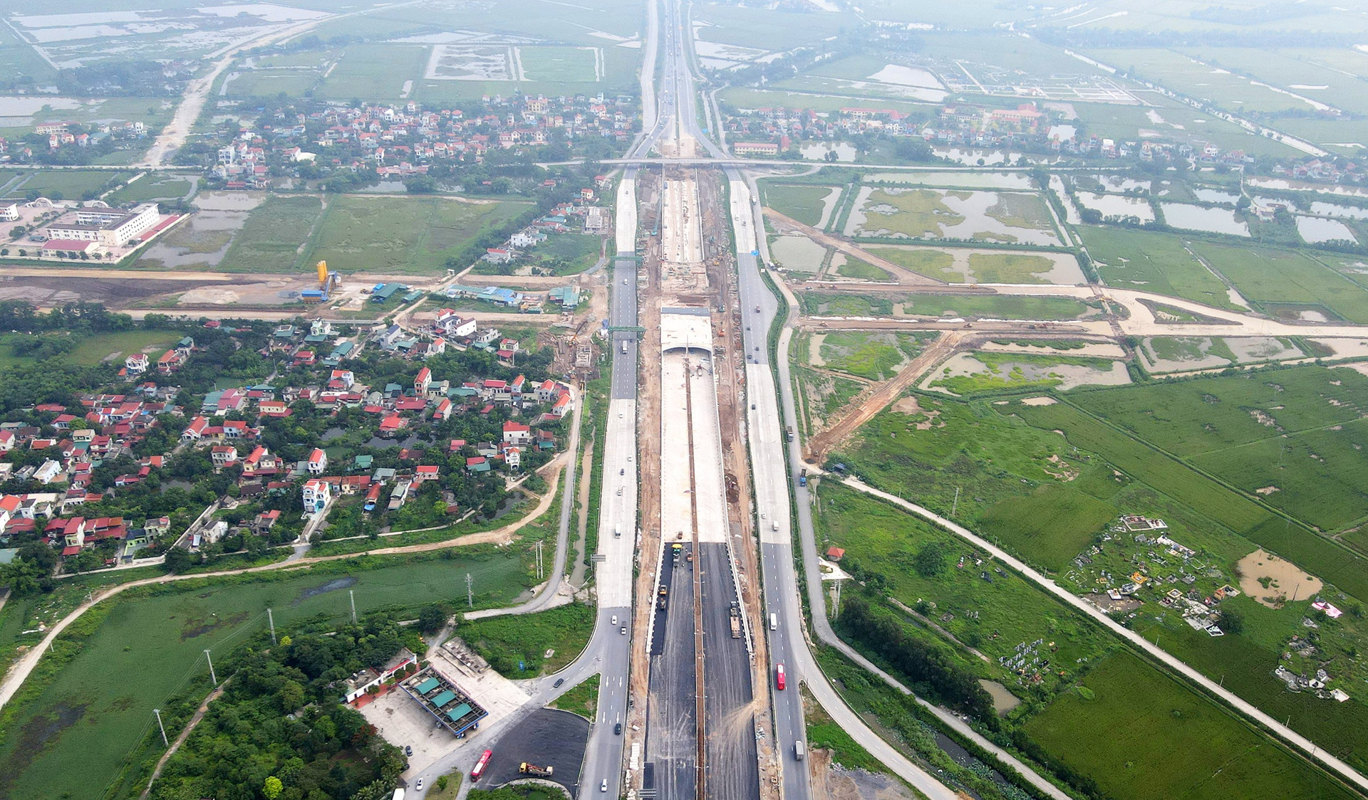 Trong tháng 6, sẽ thông hầm nút giao 1.400 tỷ trên cao tốc qua tỉnh nhỏ thứ 2 Việt Nam- Ảnh 2. Trong tháng 6, sẽ thông hầm nút giao 1.400 tỷ trên cao tốc qua tỉnh nhỏ thứ 2 Việt Nam- Ảnh 2.