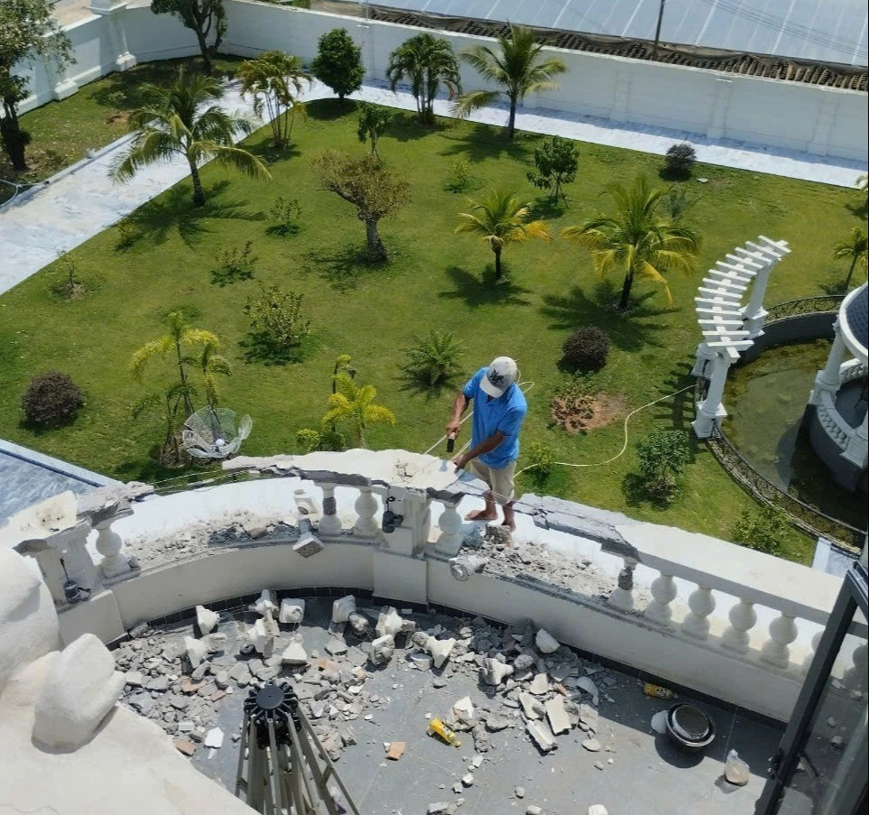 Đại gia khoáng sản Bình Thuận xây biệt thự 600m2 trái phép trên đất lò gạch: Sau 3 năm xử phạt vẫn chưa phá dỡ- Ảnh 2. Đại gia khoáng sản Bình Thuận xây biệt thự 600m2 trái phép trên đất lò gạch: Sau 3 năm xử phạt vẫn chưa phá dỡ- Ảnh 2.