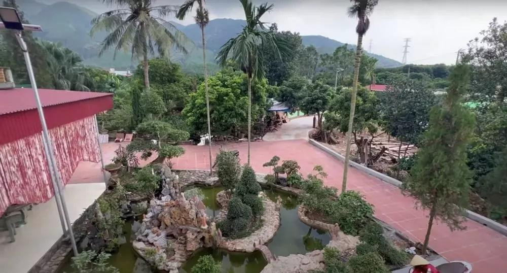Nhà sàn bạc tỷ mà nghệ sĩ hài bán bún đậu báo hiếu cha mẹ: Xây dựng từ loại gỗ đặc biệt, quy mô gần 400m2- Ảnh 4. Nhà sàn bạc tỷ mà nghệ sĩ hài bán bún đậu báo hiếu cha mẹ: Xây dựng từ loại gỗ đặc biệt, quy mô gần 400m2- Ảnh 4.