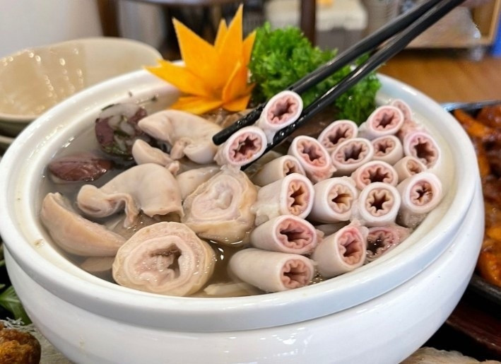 Quán Lòng Chát lãnh án phạt gần 7 triệu đồng, phủ nhận bán 'lòng xe điếu'