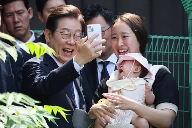 Ông Lee Jae-myung và hành trình 'vượt bão' trong chính trường Hàn Quốc ảnh 3