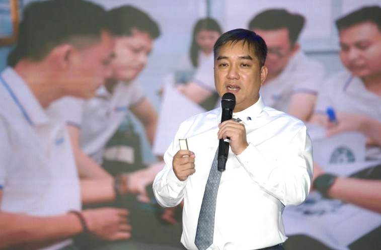 Ông Hồ Minh Hoàng chia sẻ kinh nghiệm với sinh viên trong tại SV Startup, ngày 19/4