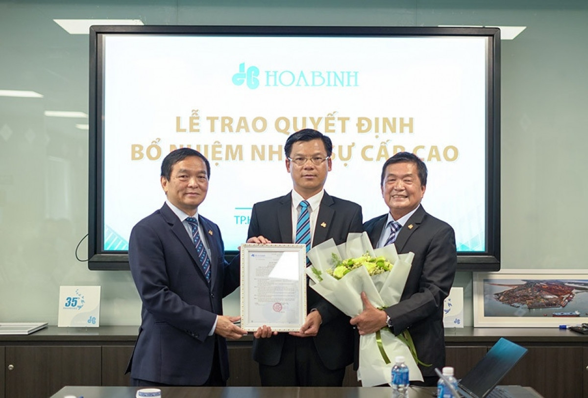 Cổ phiếu HBC mất 80% giá trị từ đỉnh VN-Index 1.500, CEO đăng ký bán sạch cổ phần