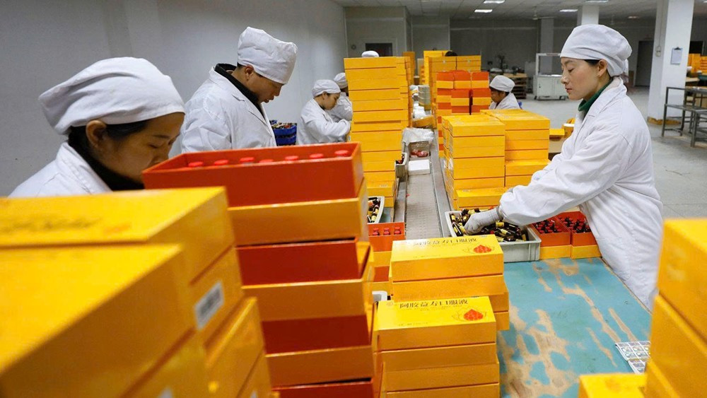 Trung Quốc kiểm soát 80% nguyên liệu đầu vào, Mỹ đối mặt nguy cơ khan hiếm kháng sinh Amoxicillin - ảnh 1