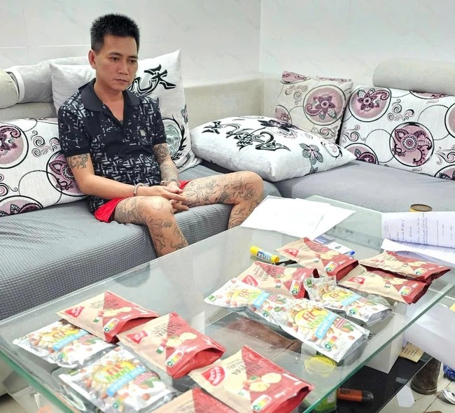 Bắt khẩn cấp Châu Vĩnh Phú, thu giữ 5.000 viên thuốc lắc ngay tại Sân bay Nội Bài - ảnh 1