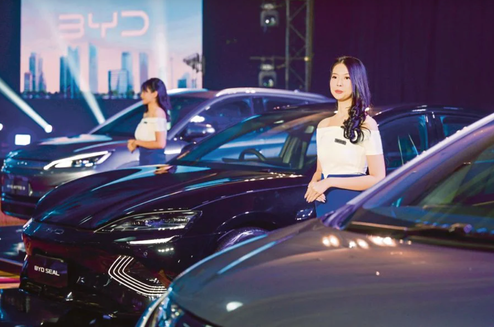 'Vua xe điện' BYD đóng 20 cửa hàng trong 1 tuần, đại lý đồng loạt kêu gọi các hãng ngừng 'dội bom hàng tồn kho': Chuyện gì đang xảy ra?