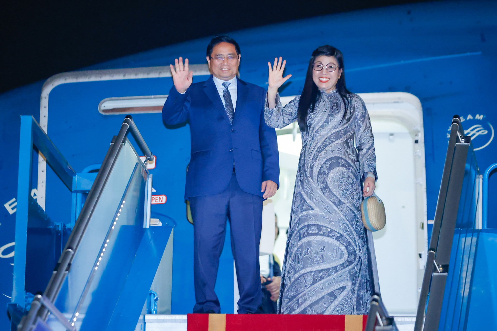Thủ tướng lên đường bắt đầu chuyến công tác tại châu Âu- Ảnh 1. Thủ tướng lên đường bắt đầu chuyến công tác tại châu Âu- Ảnh 1.