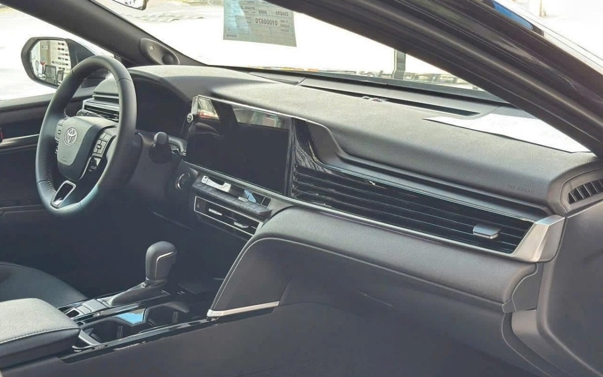 Toyota Camry ‘chơi lớn’ giảm giá gần 100 triệu đồng tại đại lý: Rẻ nhất chỉ còn 1,1 tỷ đồng nhưng người mua xe phải ‘đánh đổi’