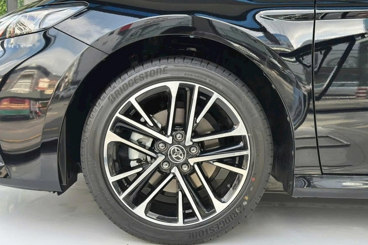 Toyota Camry ‘chơi lớn’ giảm giá gần 100 triệu đồng tại đại lý: Rẻ nhất chỉ còn 1,1 tỷ đồng nhưng người mua xe phải ‘đánh đổi’