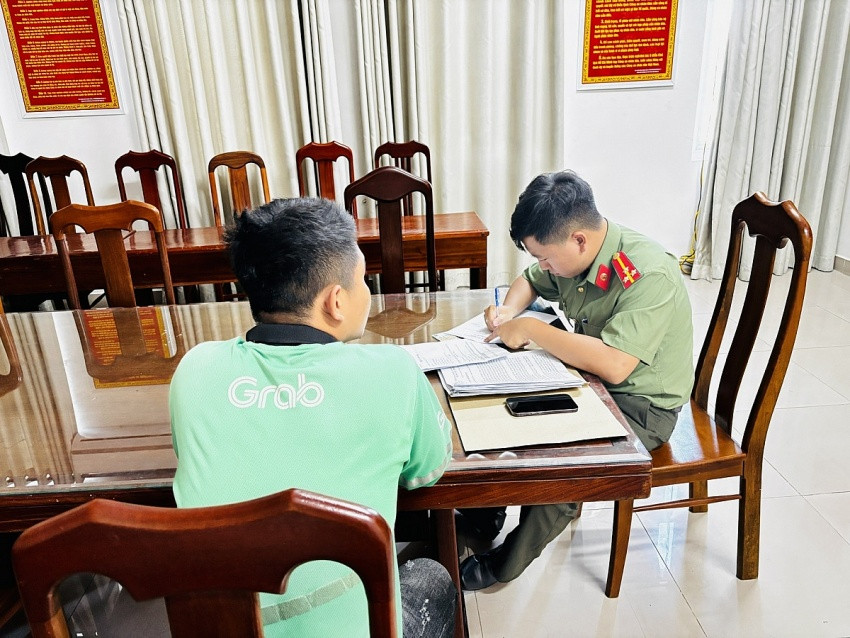 Nghe báo tài khoản có 1,7 tỷ, tài xế Grab tưởng lừa nên tắt điện thoại