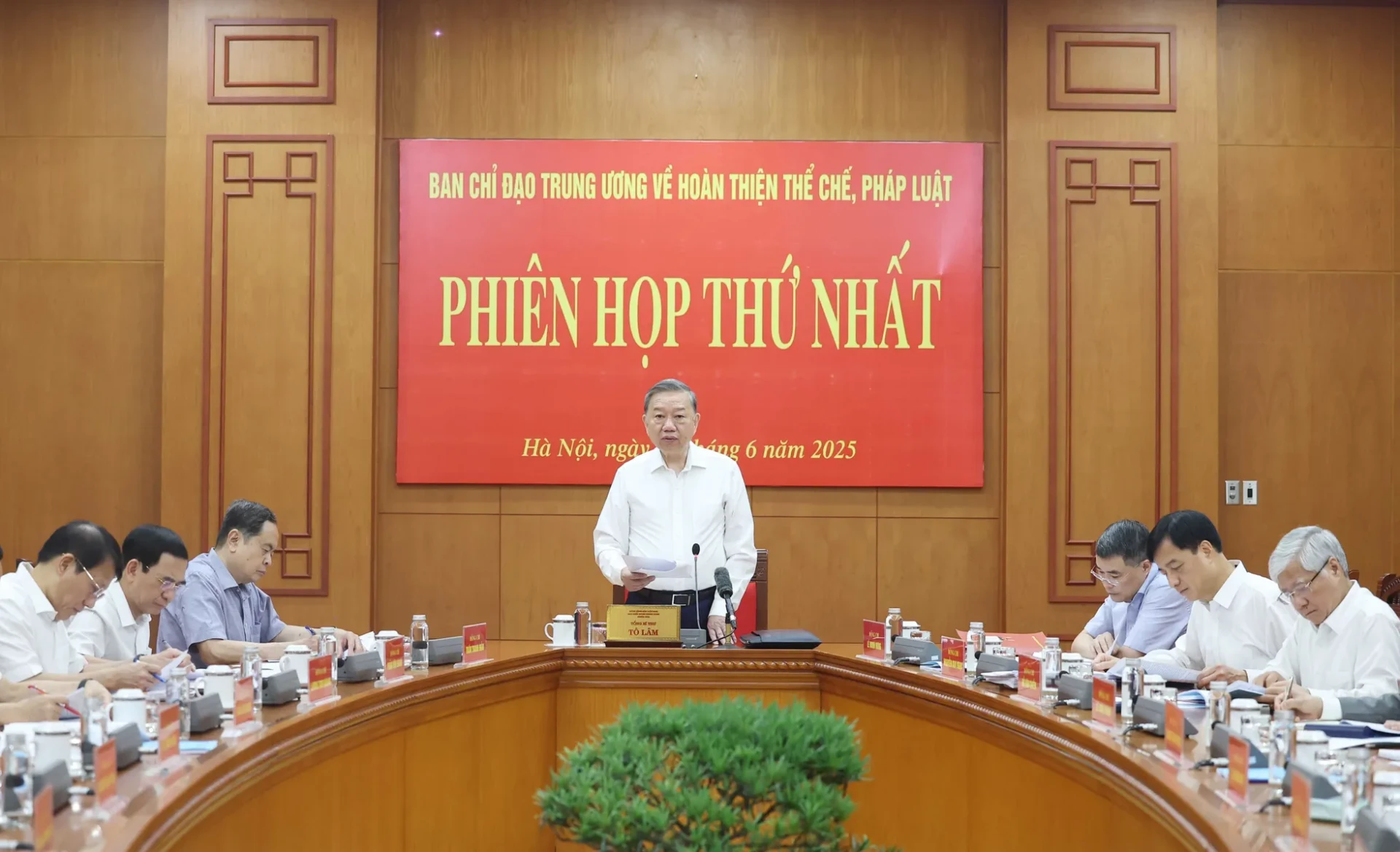 Tổng Bí thư Tô Lâm: Tuyệt đối tránh tình trạng 'quyền anh, quyền tôi', đưa lợi ích cá nhân vào công việc ảnh 2