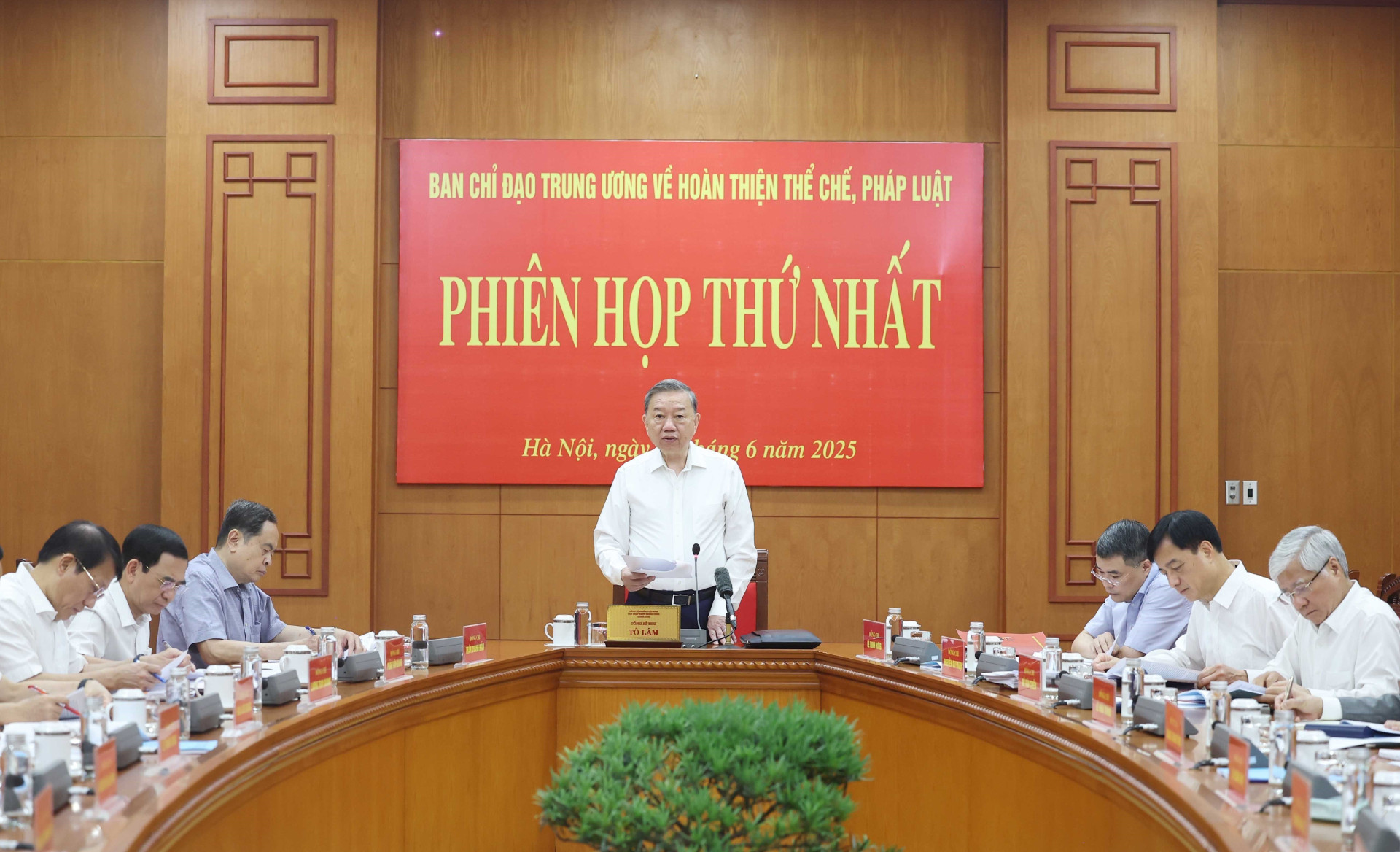 vna_potal_tong_bi_thu_chu_tri_phien_hop_thu_nhat_ban_chi_dao_trung_uong_ve_hoan_thien_the_che_phap_luat__8073975 (1).jpg