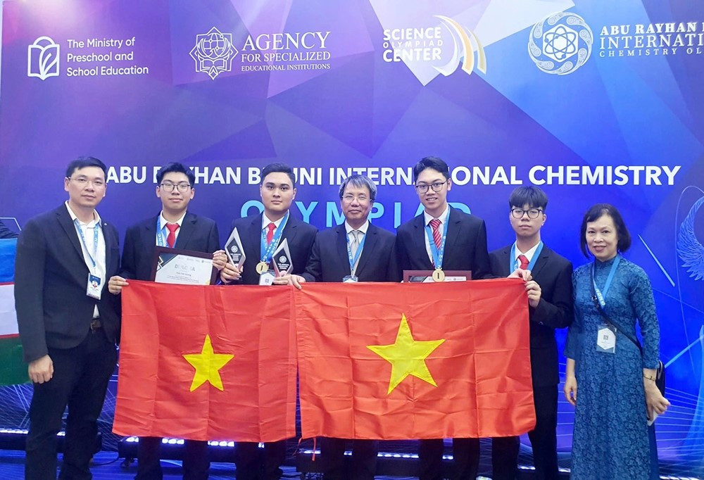 Tin vui, 3 học sinh trường chuyên của Việt Nam giành Huy chương Vàng Olympic Hóa học quốc tế - ảnh 1