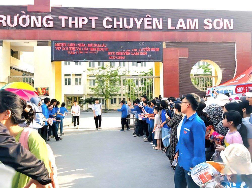 Gần 1.200 thí sinh tranh suất vào trường chuyên có tỷ lệ HSG Quốc gia cao hàng đầu cả nước, lịch sử gần 100 năm có 2.000 giải - ảnh 1
