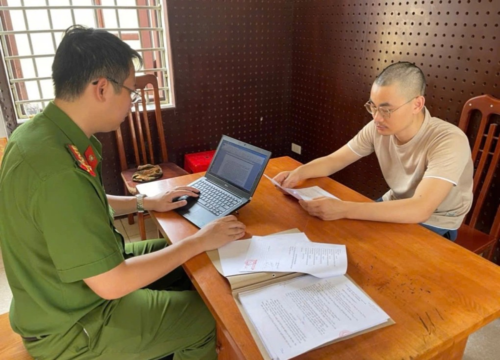 Bắt Vũ Nho Thoại - ảnh 1