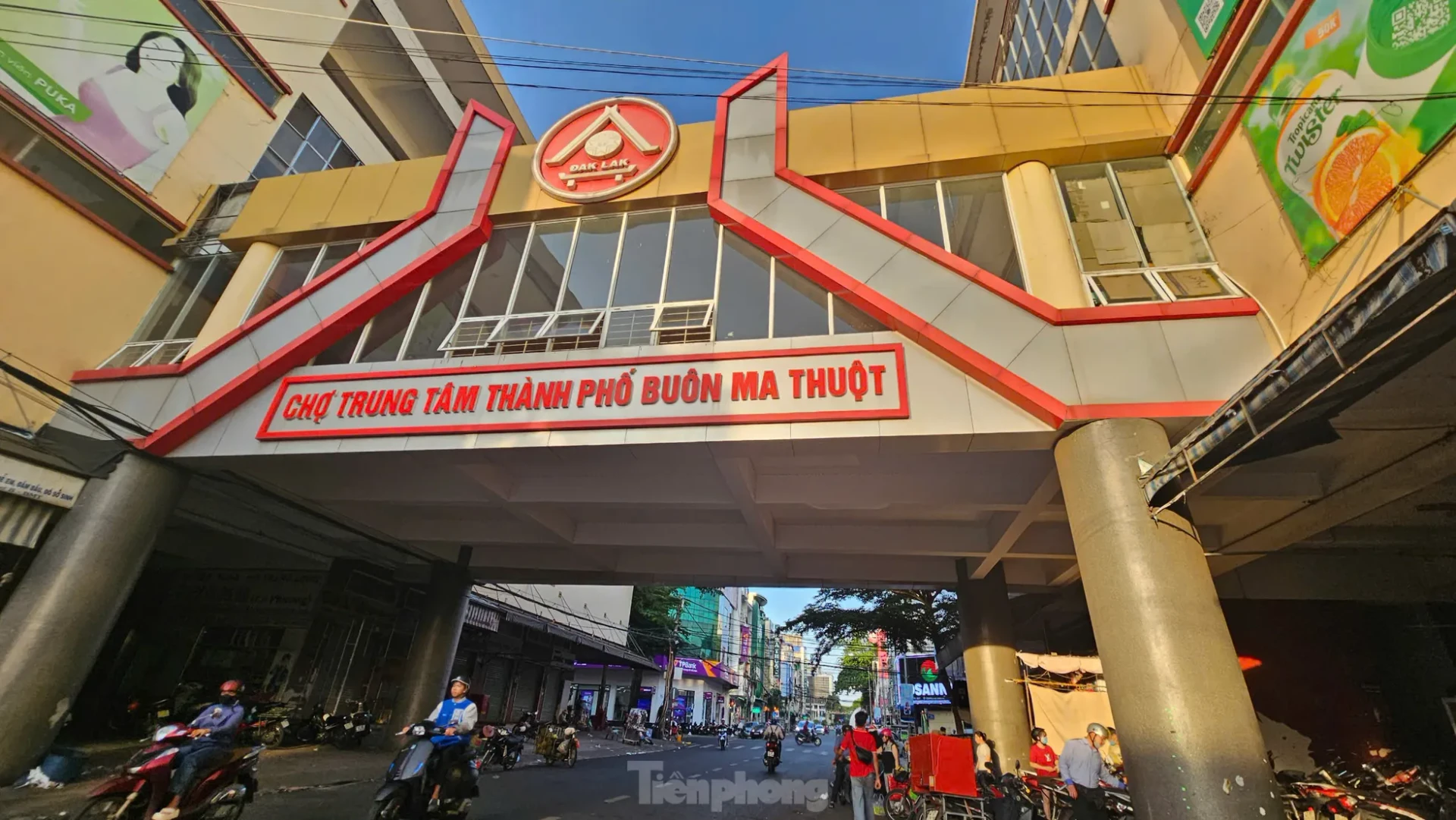 Cảnh tượng phố kinh doanh đóng cửa hàng loạt khắp các tỉnh thành ảnh 2