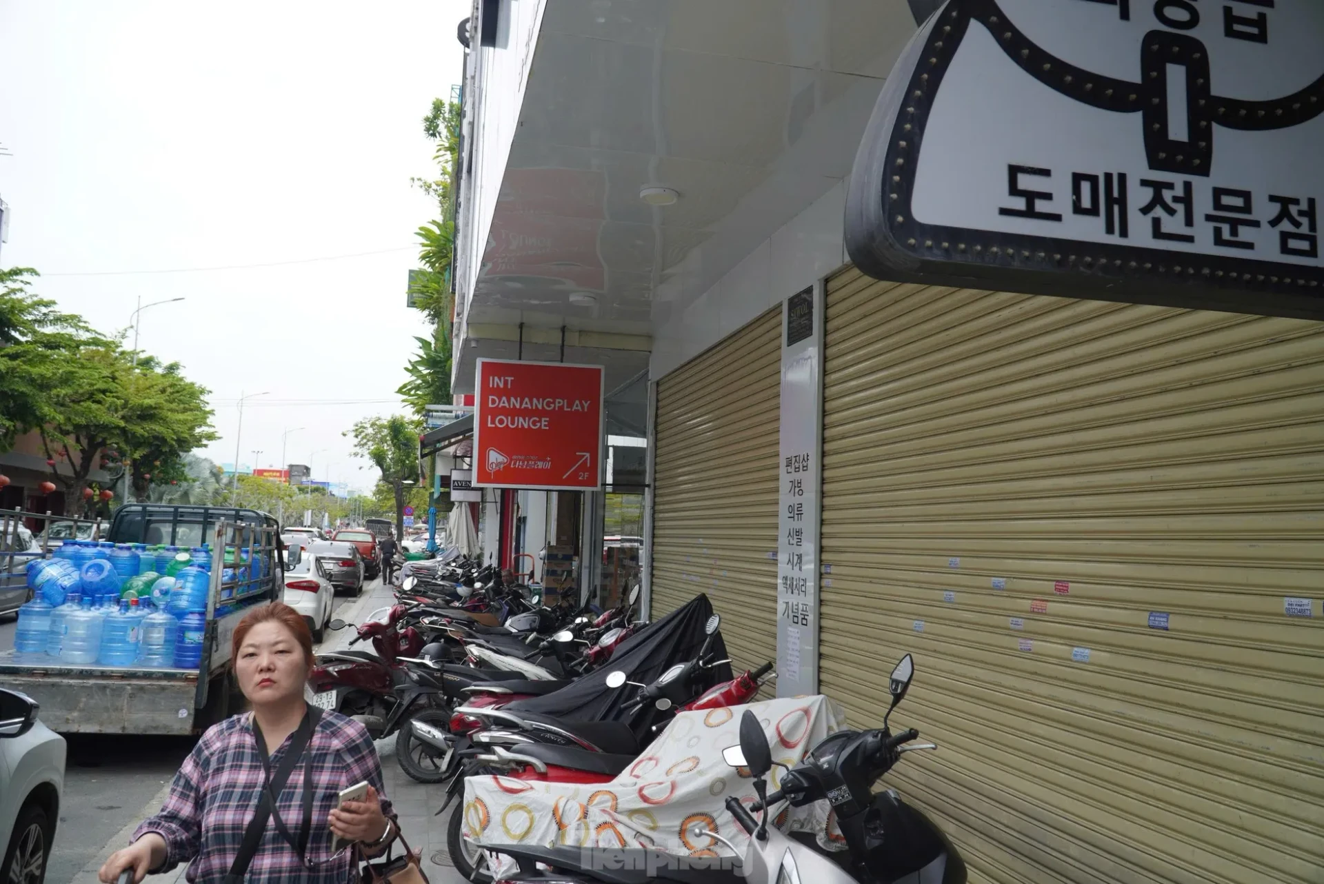 Cảnh tượng phố kinh doanh đóng cửa hàng loạt khắp các tỉnh thành ảnh 9