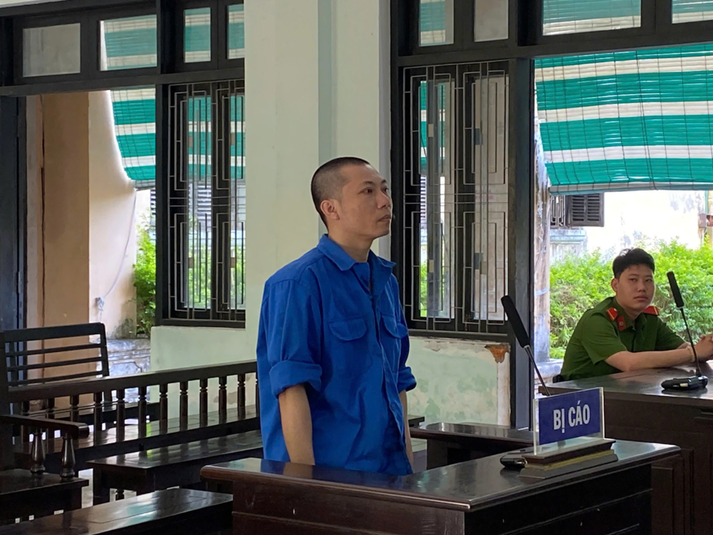 Một nguyên cán bộ công an bị tuyên phạt 2,5 năm tù - ảnh 1
