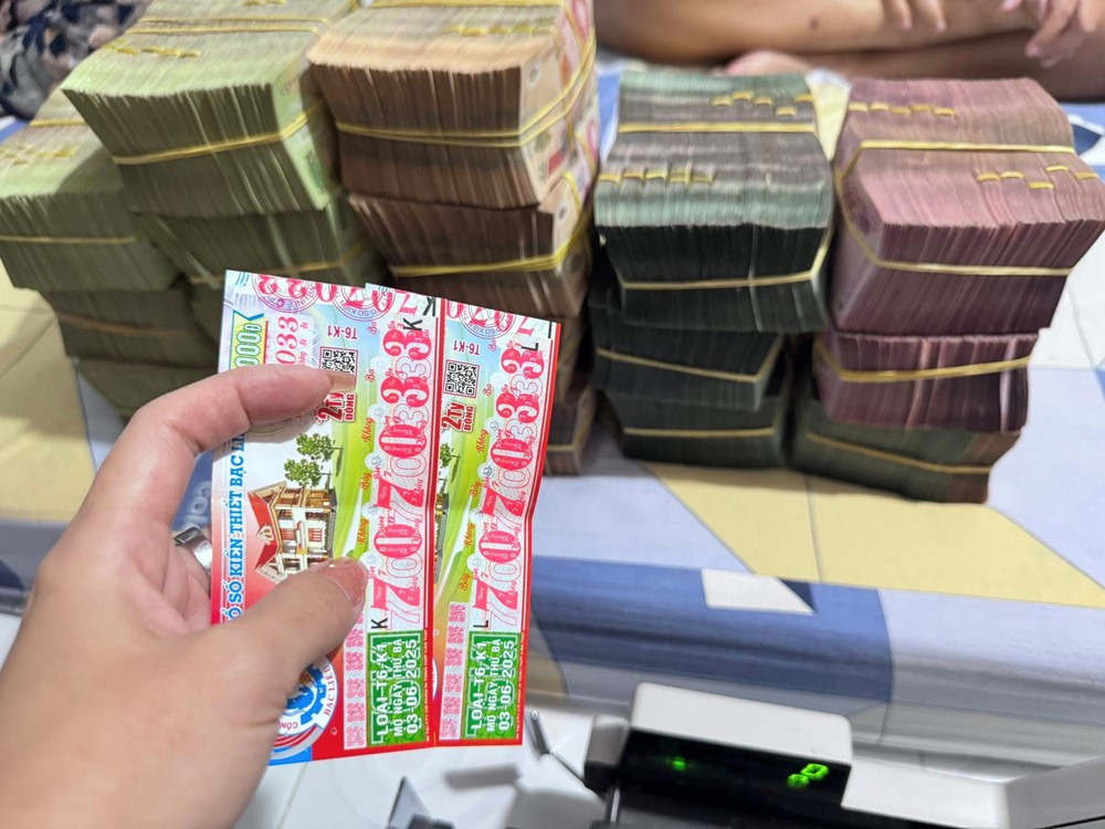 Mua dãy vé số 707033 từ chị Kiều Nguyên, hai người phụ nữ nghèo ở Vĩnh Long trúng độc đắc 6 tỷ - ảnh 4