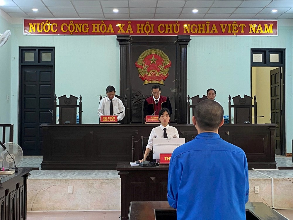 Một nguyên cán bộ công an bị tuyên phạt 2,5 năm tù - ảnh 2