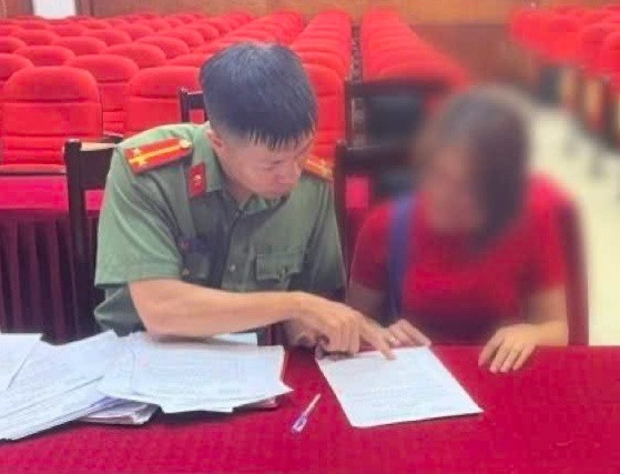 Hai phụ nữ tại Hà Nội bị phạt vì đăng thông tin sai sự thật về nhà thuốc Long Châu