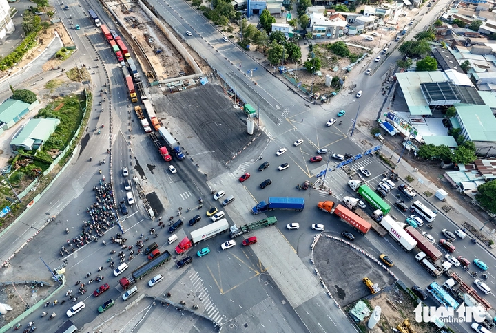 Nút giao 3.400 tỷ hiện đại và độc đáo nhất TP. HCM nguy cơ vỡ tiến độ- Ảnh 3. Nút giao 3.400 tỷ hiện đại và độc đáo nhất TP. HCM nguy cơ vỡ tiến độ- Ảnh 3.