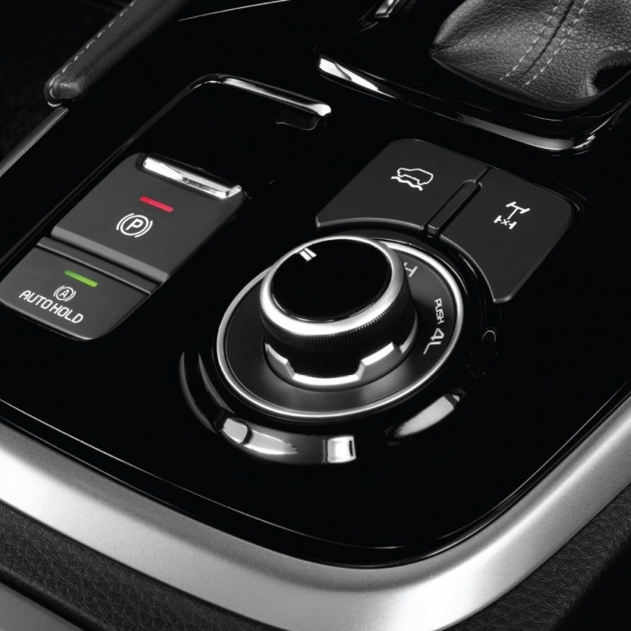 ‘Kình địch’ giá rẻ mới của Toyota Fortuner và Ford Everest vừa ra mắt tại Việt Nam: Thương hiệu Nhật Bản, thiết kế mạnh mẽ và hiện đại